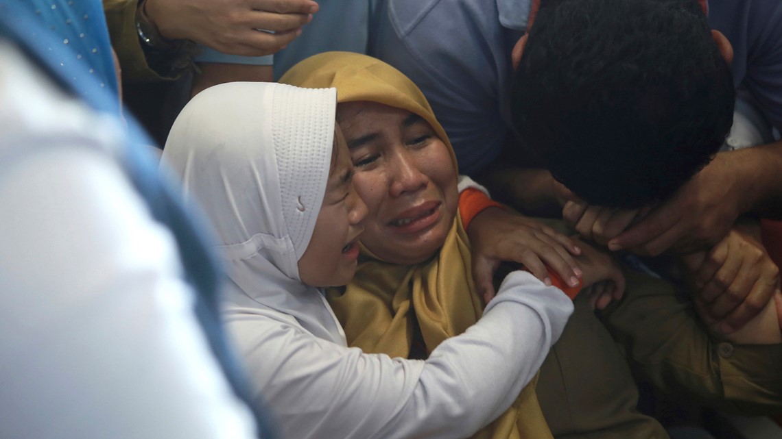 lion air flight, 189 on board, crashes into sea off indonesia