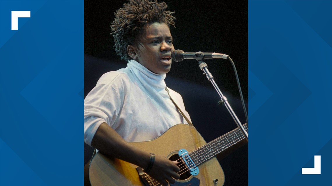 Tracy Chapman wins song of the year for 'Fast Car' at CMA Awards - Vimarsana News