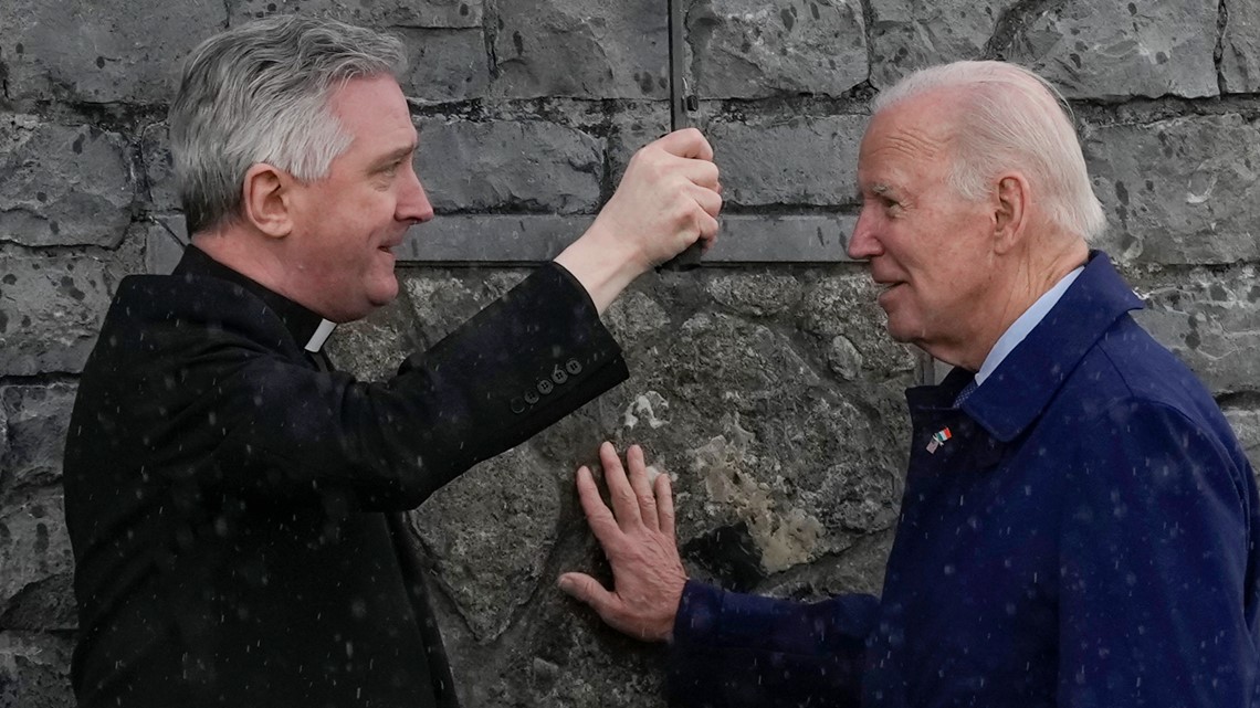 Biden bertemu pendeta yang memberi Beau upacara terakhir di kuil Irlandia