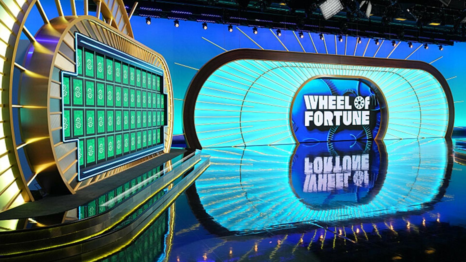 'Wheel of Fortune' fires announcer Jim Thornton, reports say Thornton's firing came after TMZ posted photos allegedly showing him viewing a lewd chat forum while on a flight.