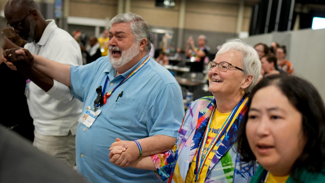 United Methodists repeal their church's ban on LGBTQ clergy - Vimarsana News