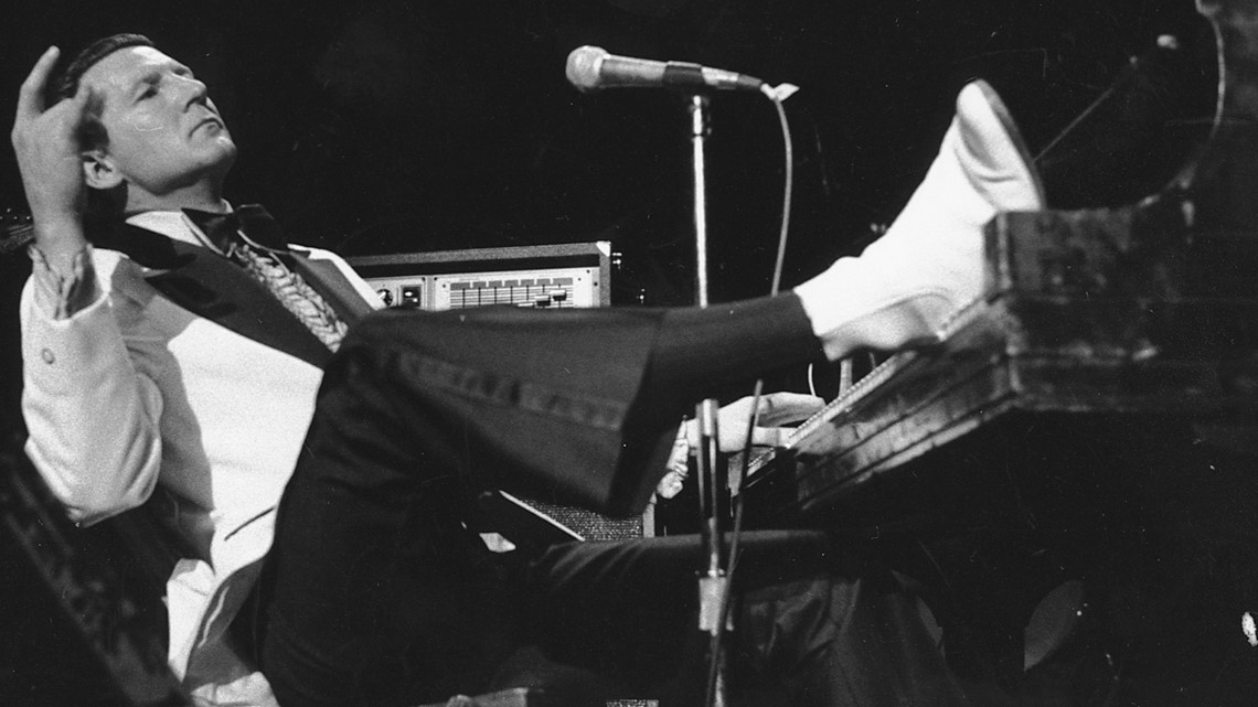 Jerry Lee Lewis, bintang rock n roll, telah meninggal pada usia 87 tahun