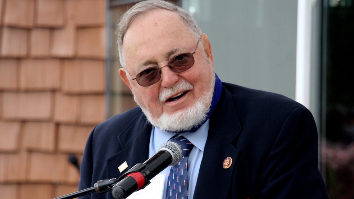 Don Young, Republikan Alaska dan Dekan DPR, meninggal pada usia 88