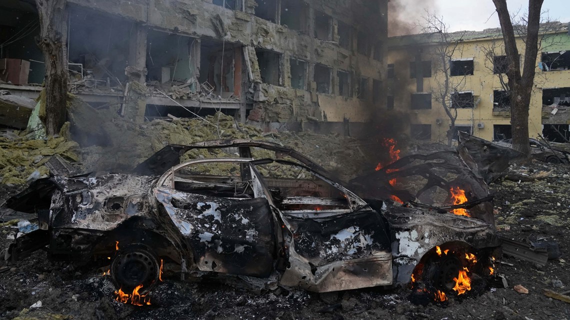 Perang Ukraina: 3 rumah sakit diserang saat Rusia mengintensifkan pengepungan