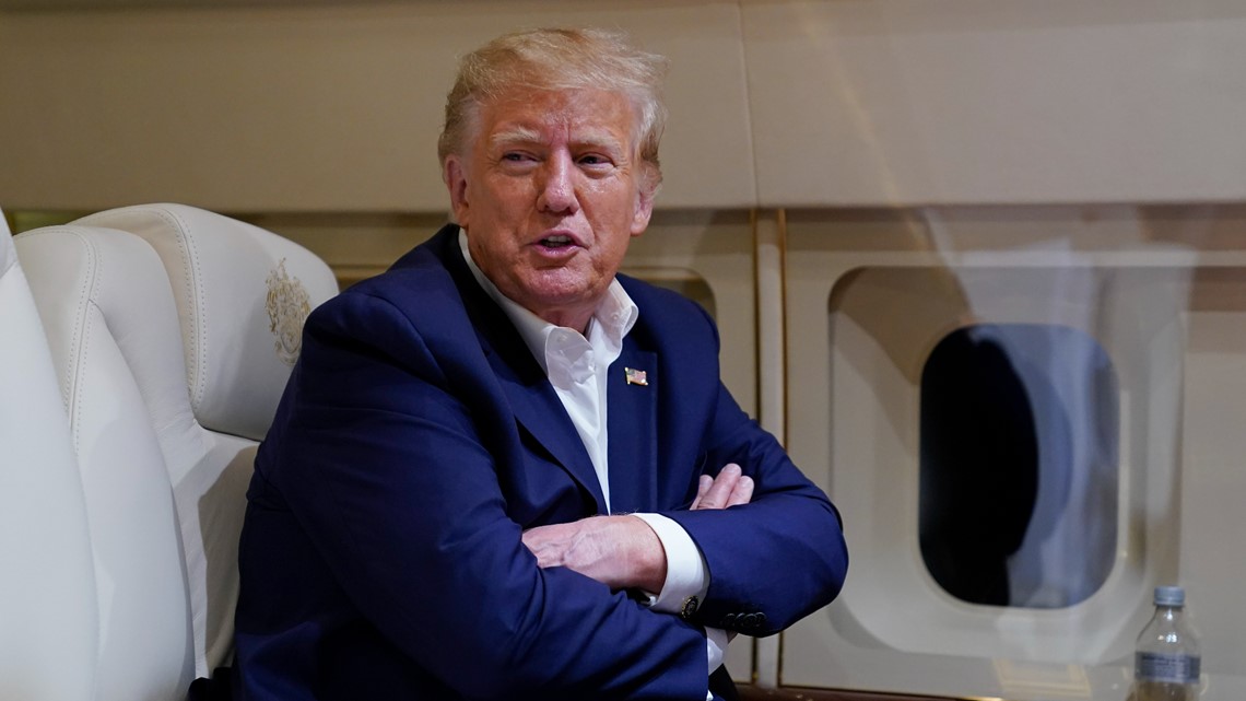 Trump menuju ke NYC untuk dakwaan, pemesanan