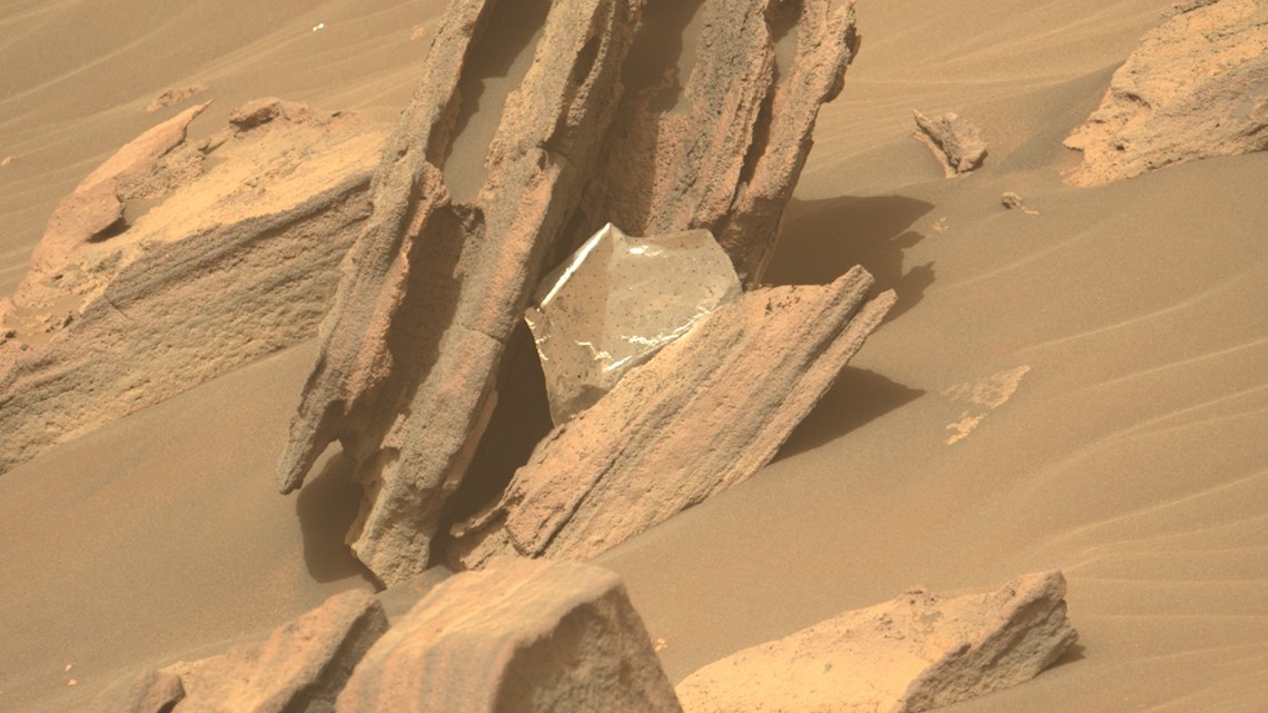 Penjelajah Ketekunan NASA menemukan sampah luar angkasa di Mars