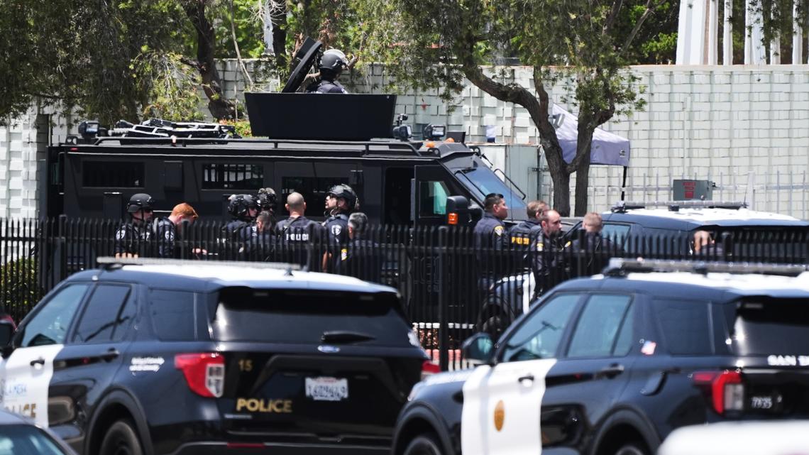 3 víctimas y 2 sospechosos muertos tras tiroteo en centro islámico de San Diego