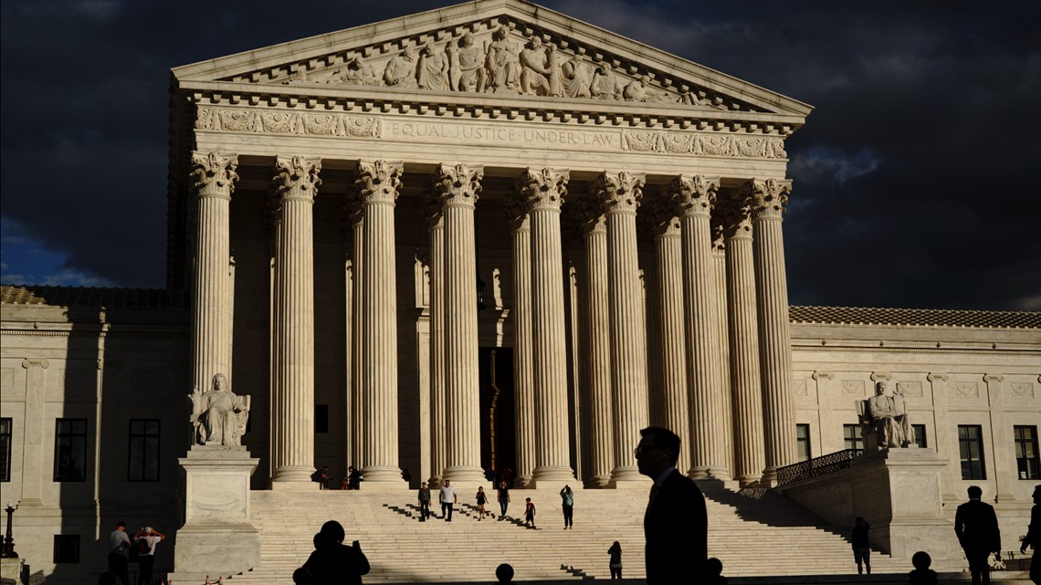 DENGARKAN LANGSUNG: Hak aborsi diperdebatkan di Mahkamah Agung hari ini