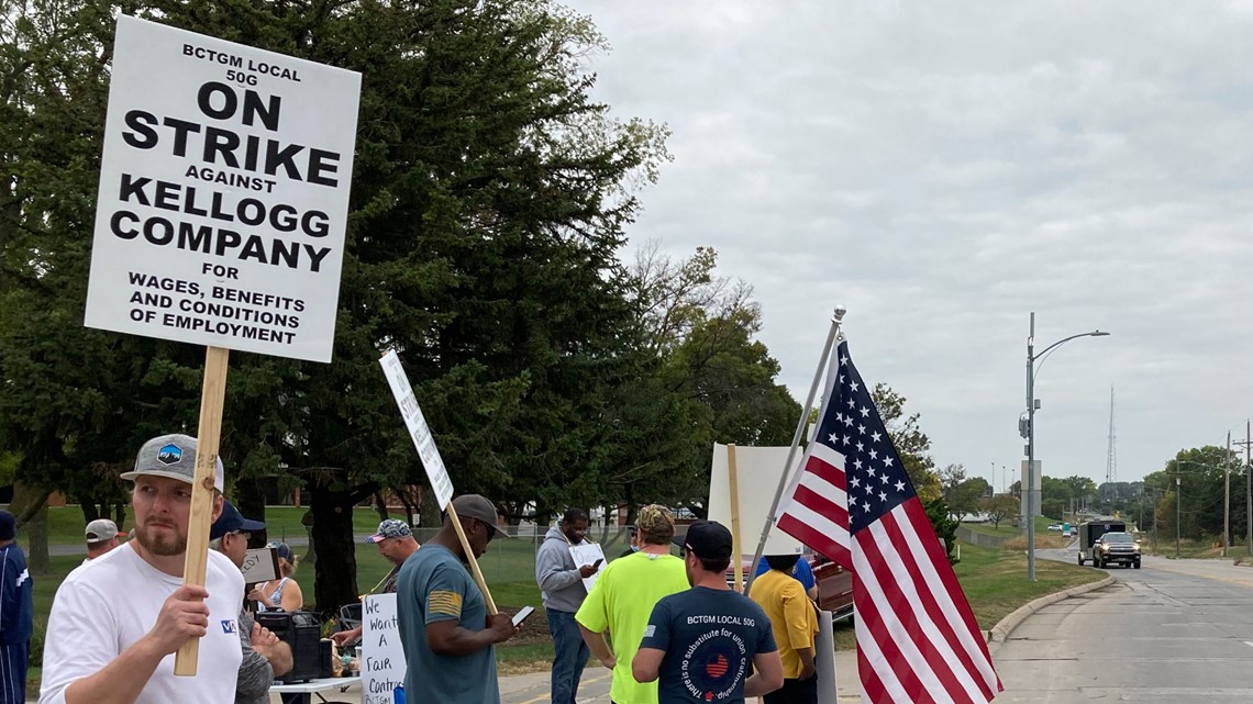 Food workers across US strike - Vimarsana News