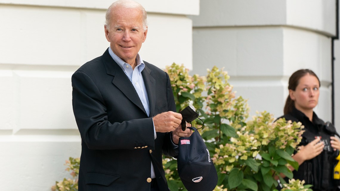 Biden mendapat kemenangan pribadi dalam penandatanganan undang-undang kesehatan veteran
