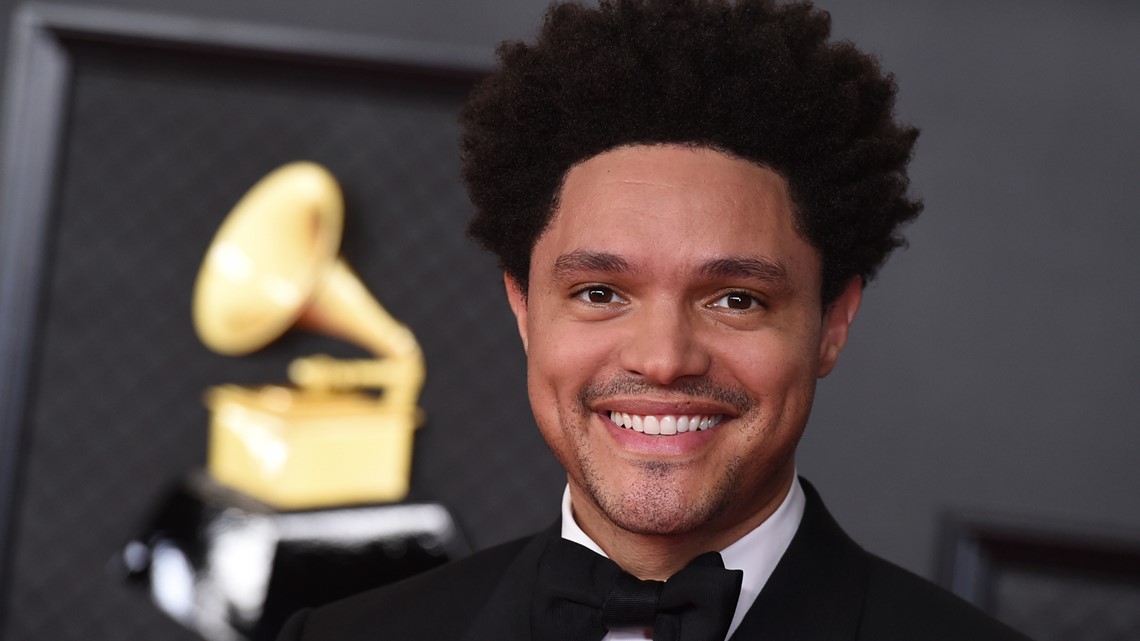 Trevor Noah membawakan acara Grammy Awards 2023 setelah Daily Show keluar