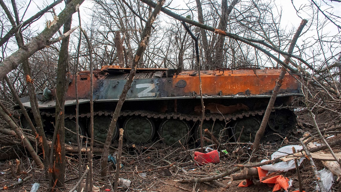 Perang Ukraina: Rusia meninggalkan ranjau untuk mundur, kata Zelenskyy