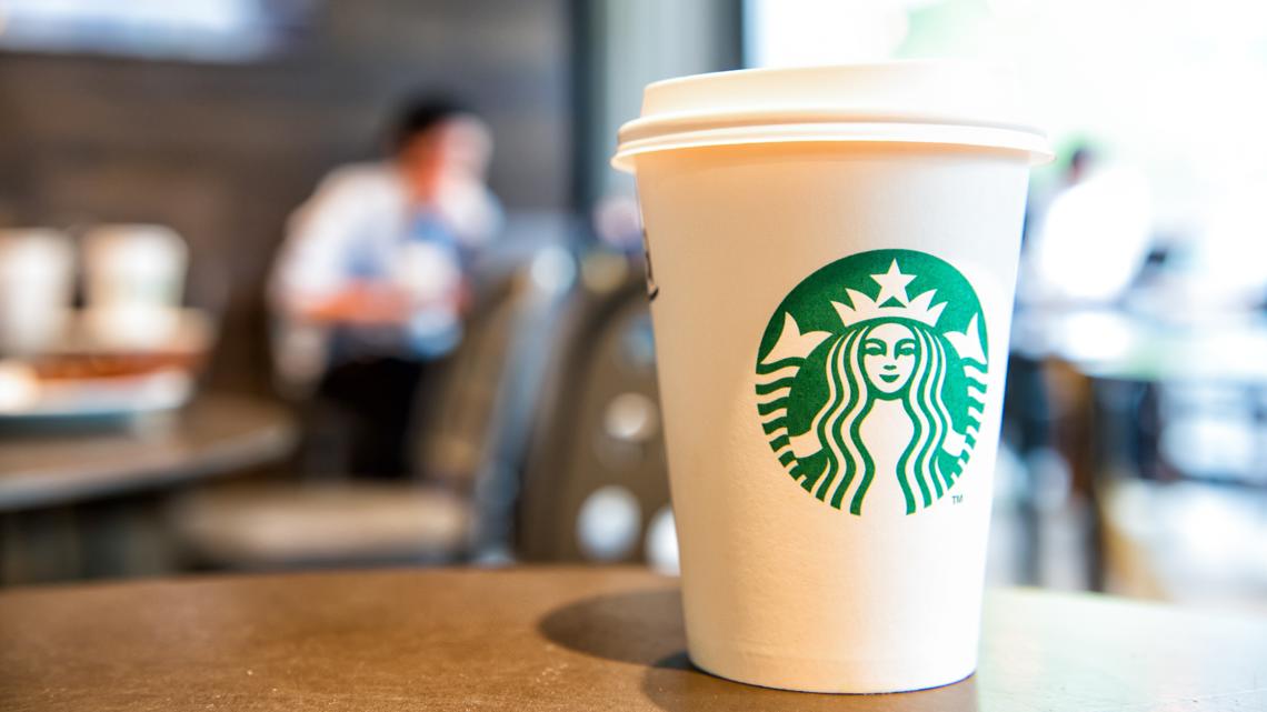 Starbucks fermera des centaines de magasins en 2025