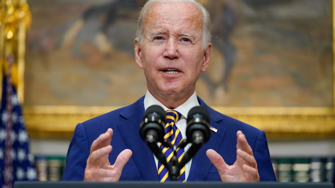 Bagaimana Joe Biden bisa memaafkan hutang pinjaman mahasiswa?