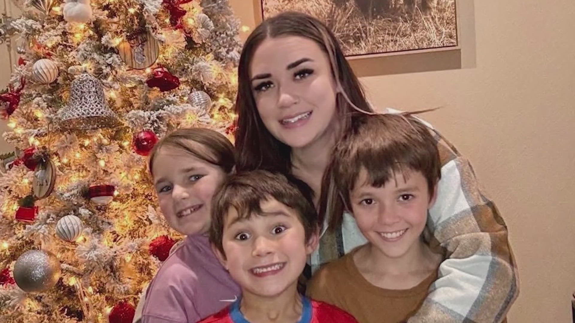 Sarah Shaw crossed into Canada mistakenly thinking she had the proper visa to return home. She and her 6-year-old son are now being held in Texas. 