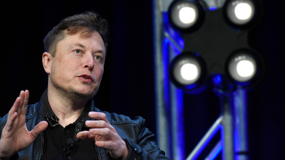 Elon Musk mengambil alih sebagai pemilik Twitter setelah kesepakatan $ 44 miliar