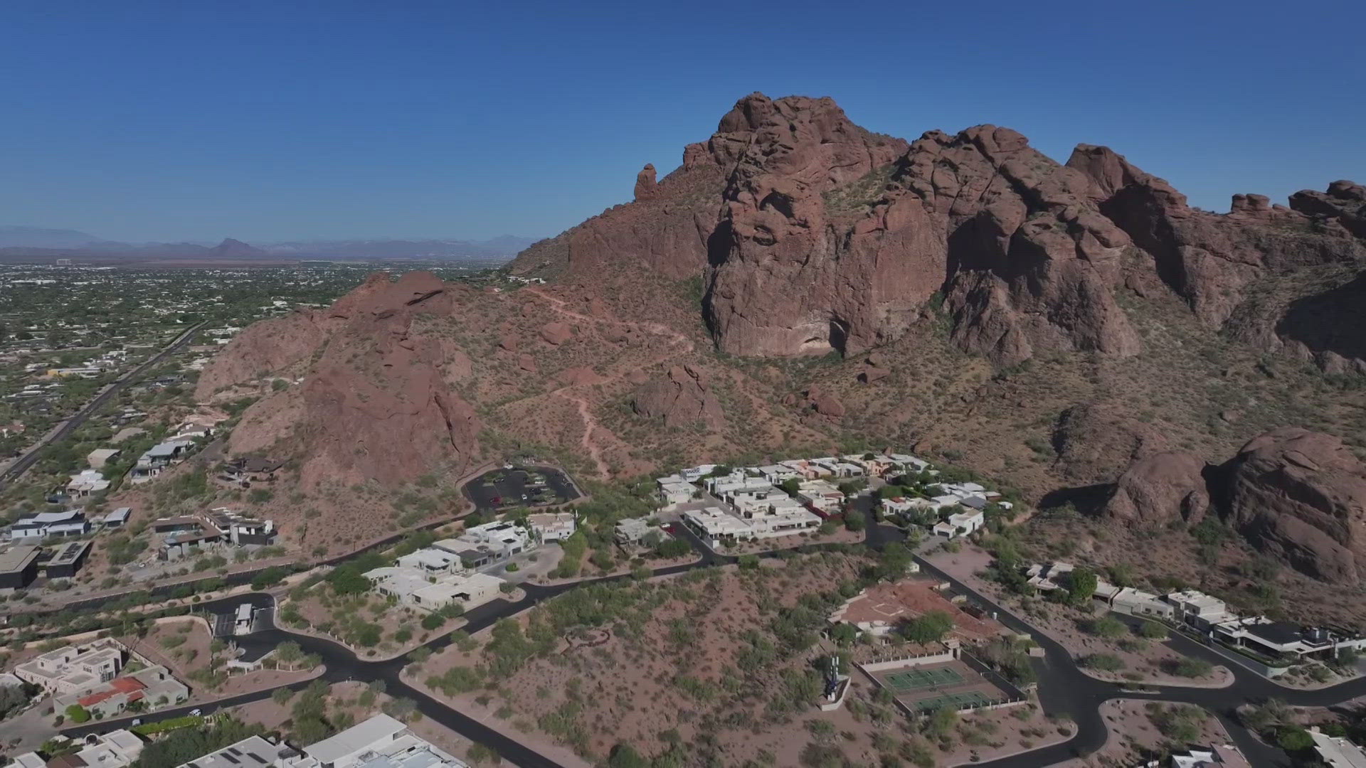 Fire crews rescue 2 people off Camelback Mountain as temperatures rise ...