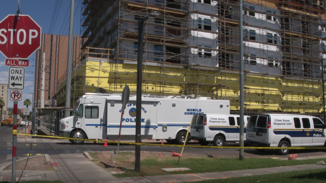 Male body found dead in Phoenix at construction zone