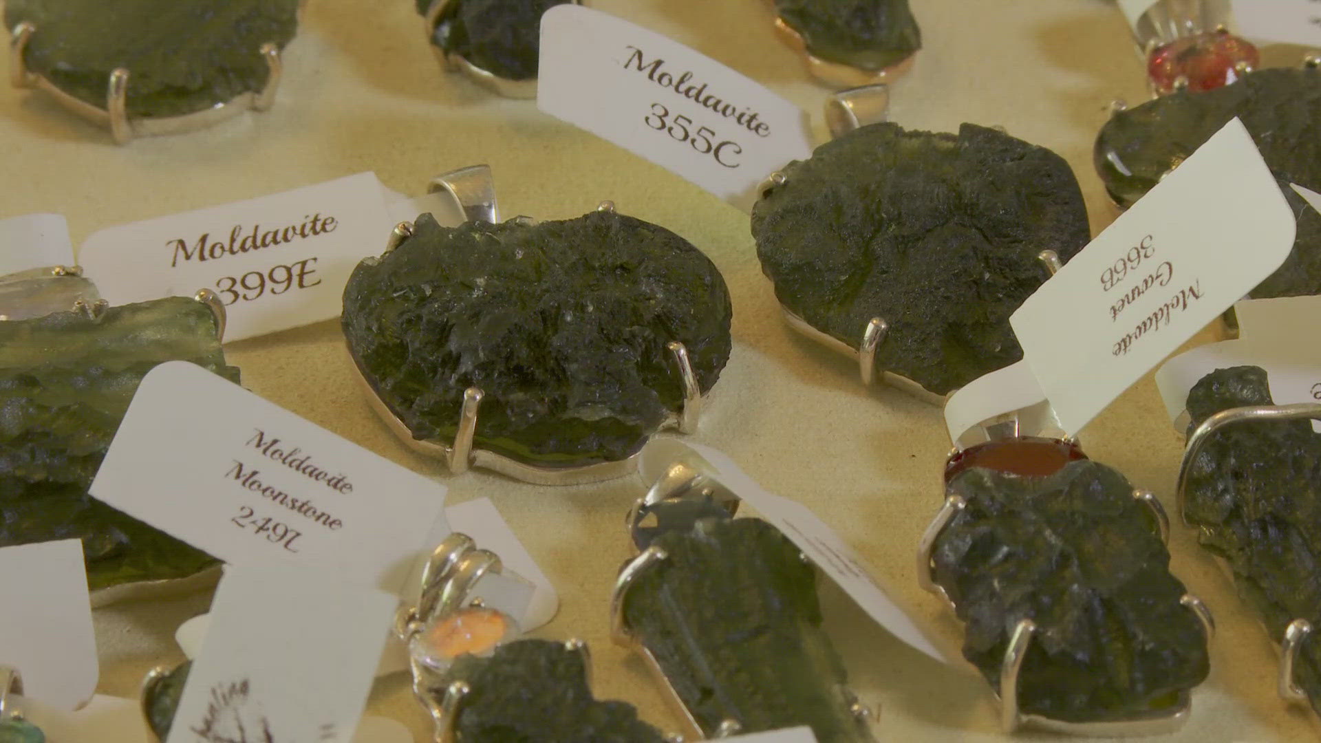 According to a recent science daily report, a team of scientists from Korea and Japan developed a new type of crystal that inhales and exhales oxygen like lungs.