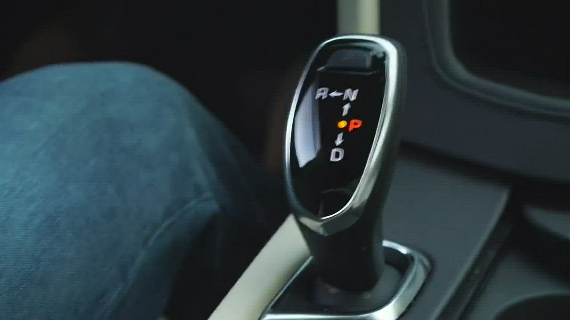 A warning about new designs in car shifters can confuse drivers.