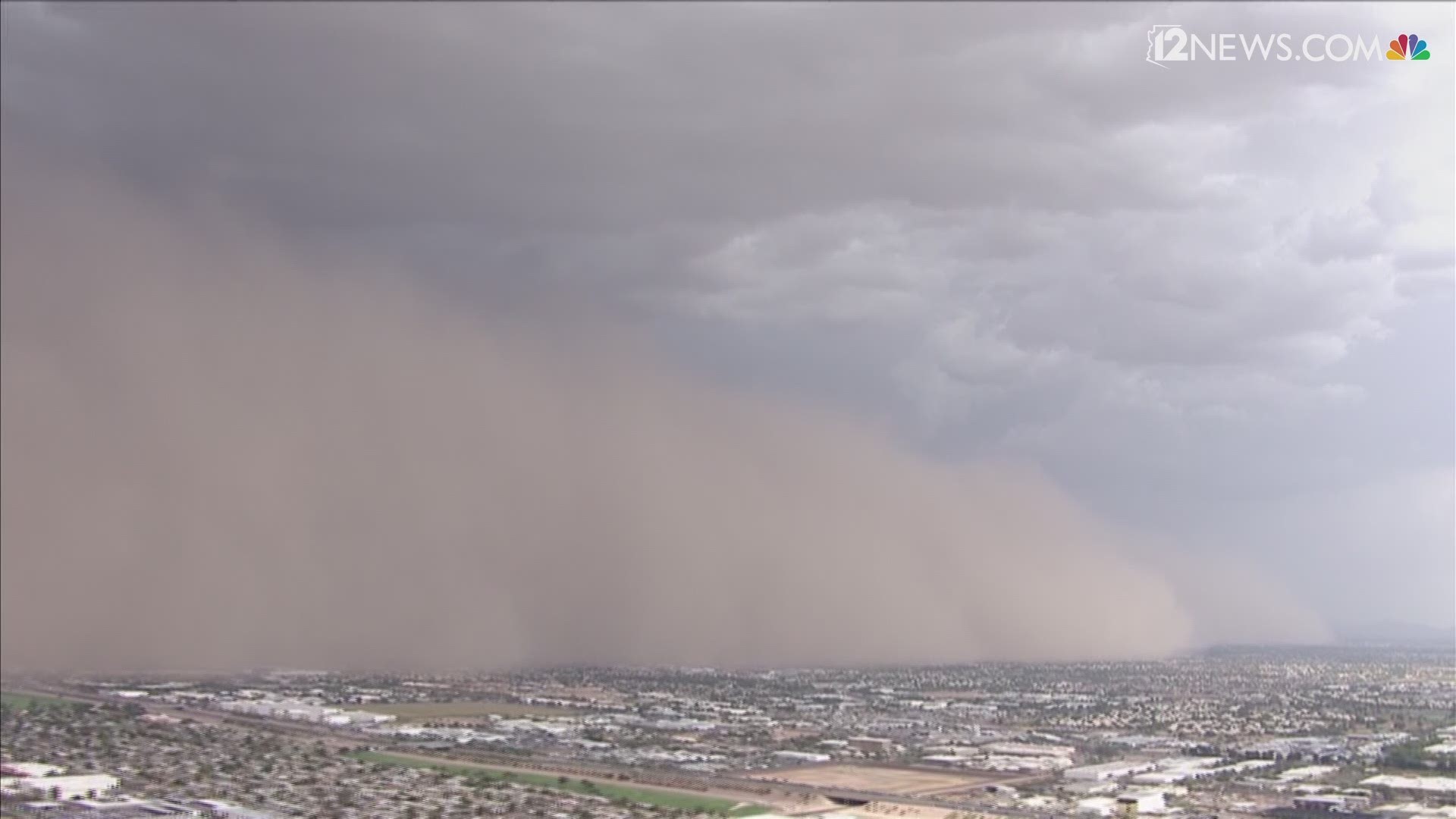 Watch time lapse footage of a dust storm moving into the Southeast Valley.