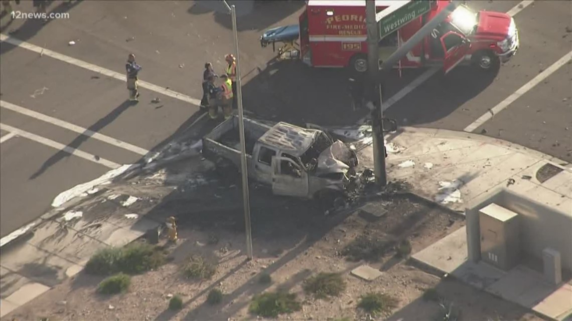 1 dead, several hurt in fiery crash in Peoria