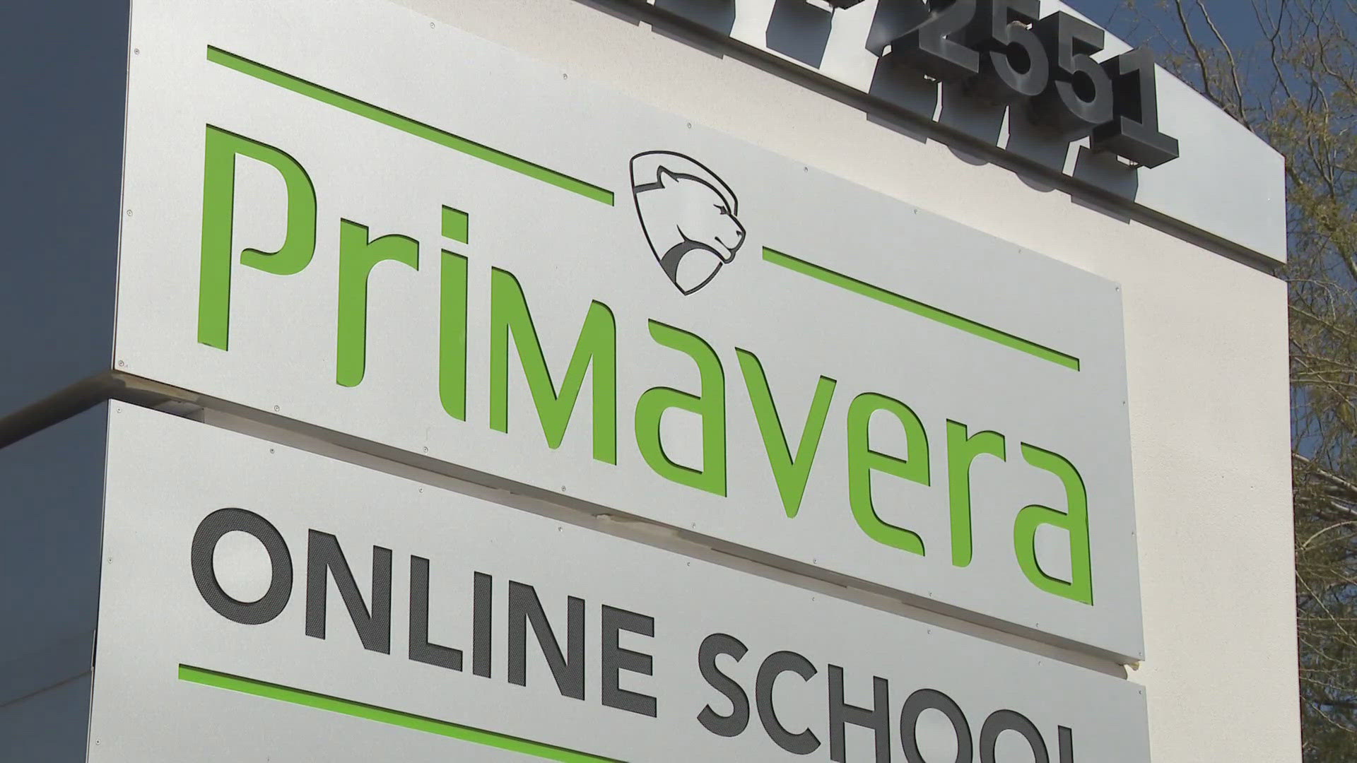 Charter school operator Damian Creamer, owner of Primavera Online, continues to make millions of dollars while his school performs poorly, records show. 