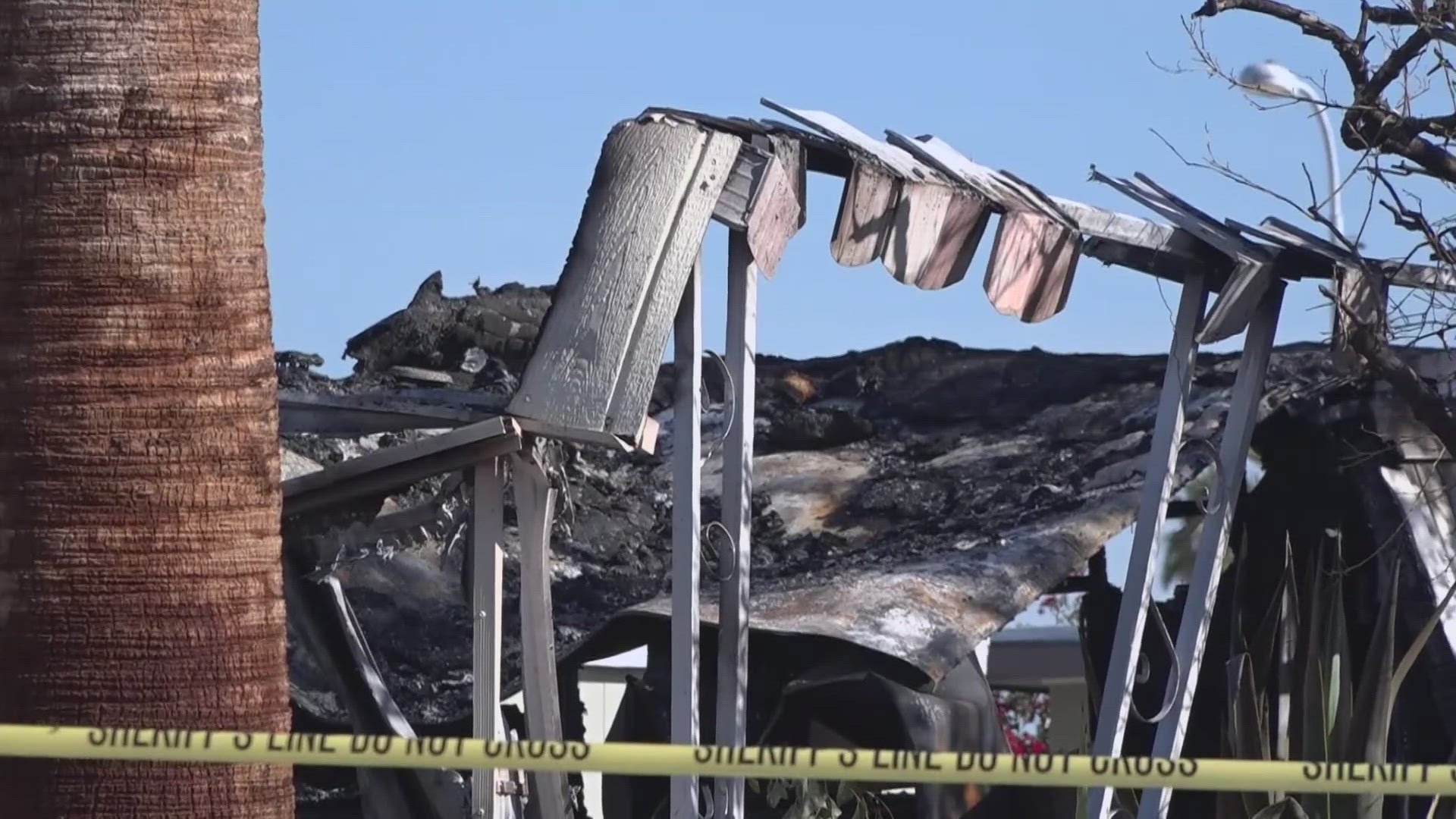Man dead after trailer fire in Mesa mobile home park | 12news.com