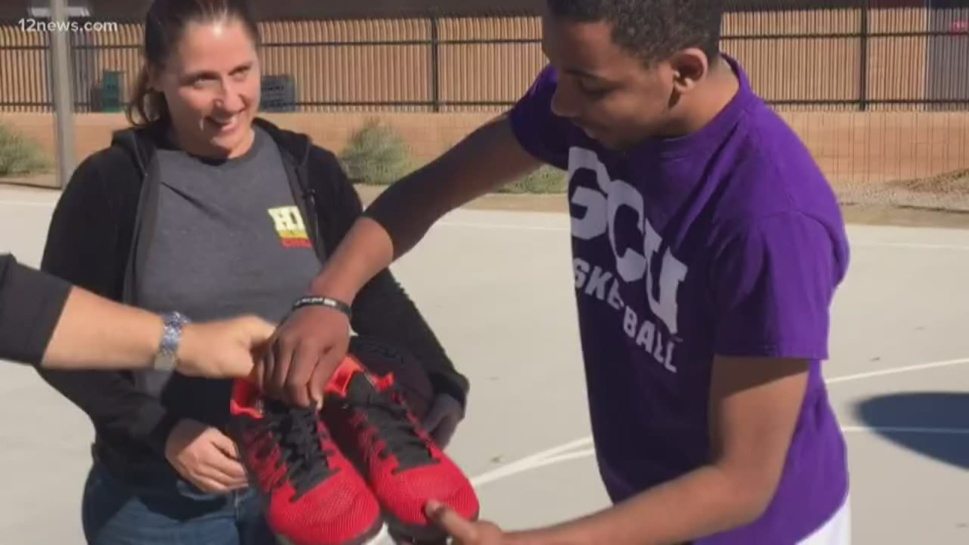 Kurth Hentges didn't want to sell his Kobe Bryant shoes, so he decided to give them away on Facebook -- but only to a true fan.