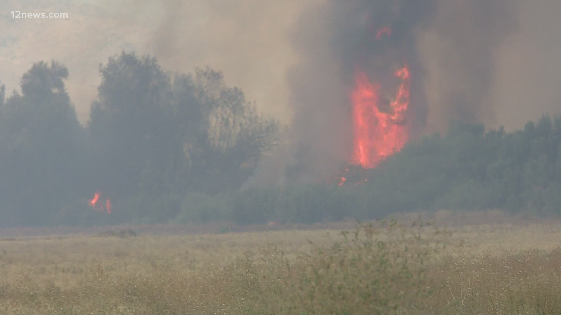 The brush fire near Goodyear more than 800 acres, 40 contained