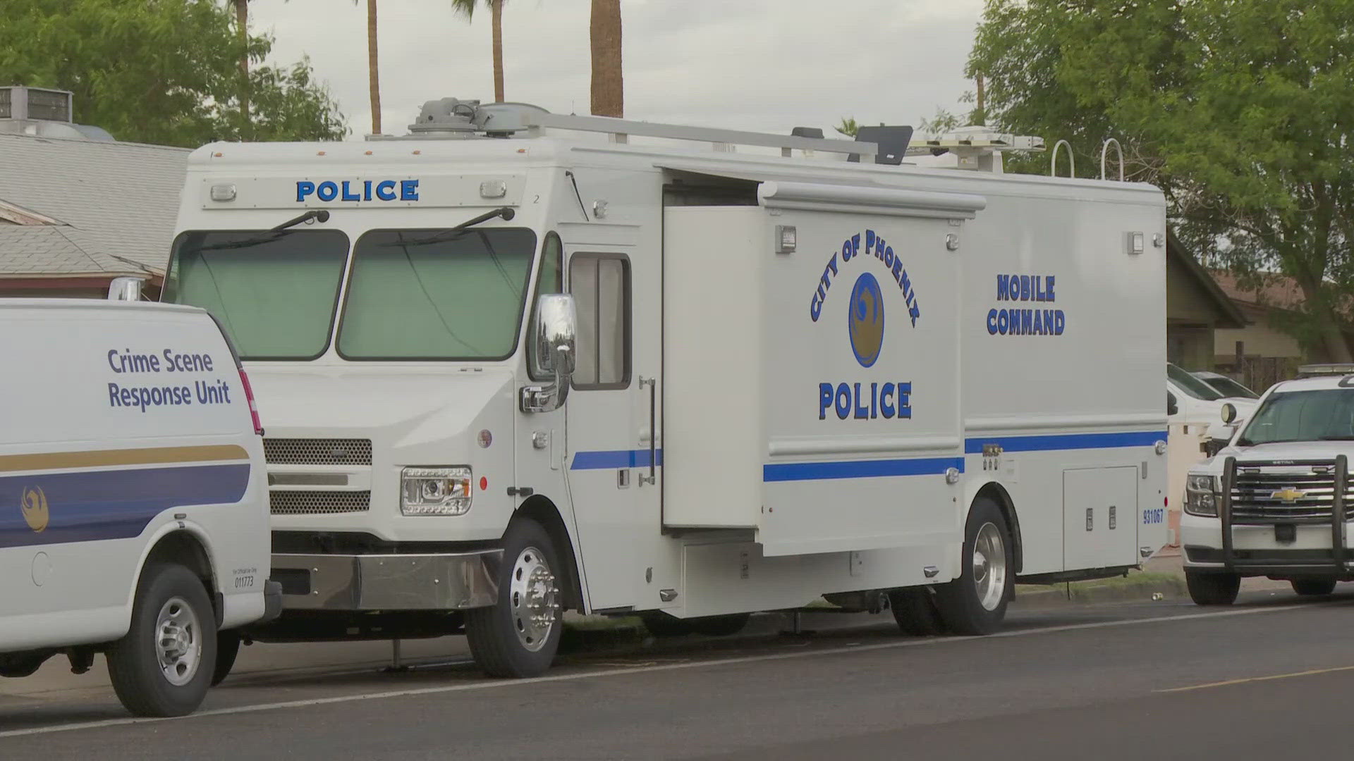 A man is reportedly in custody after telling a Phoenix police officer that his girlfriend was dead in the back of his vehicle outside the Maryvale Precinct.