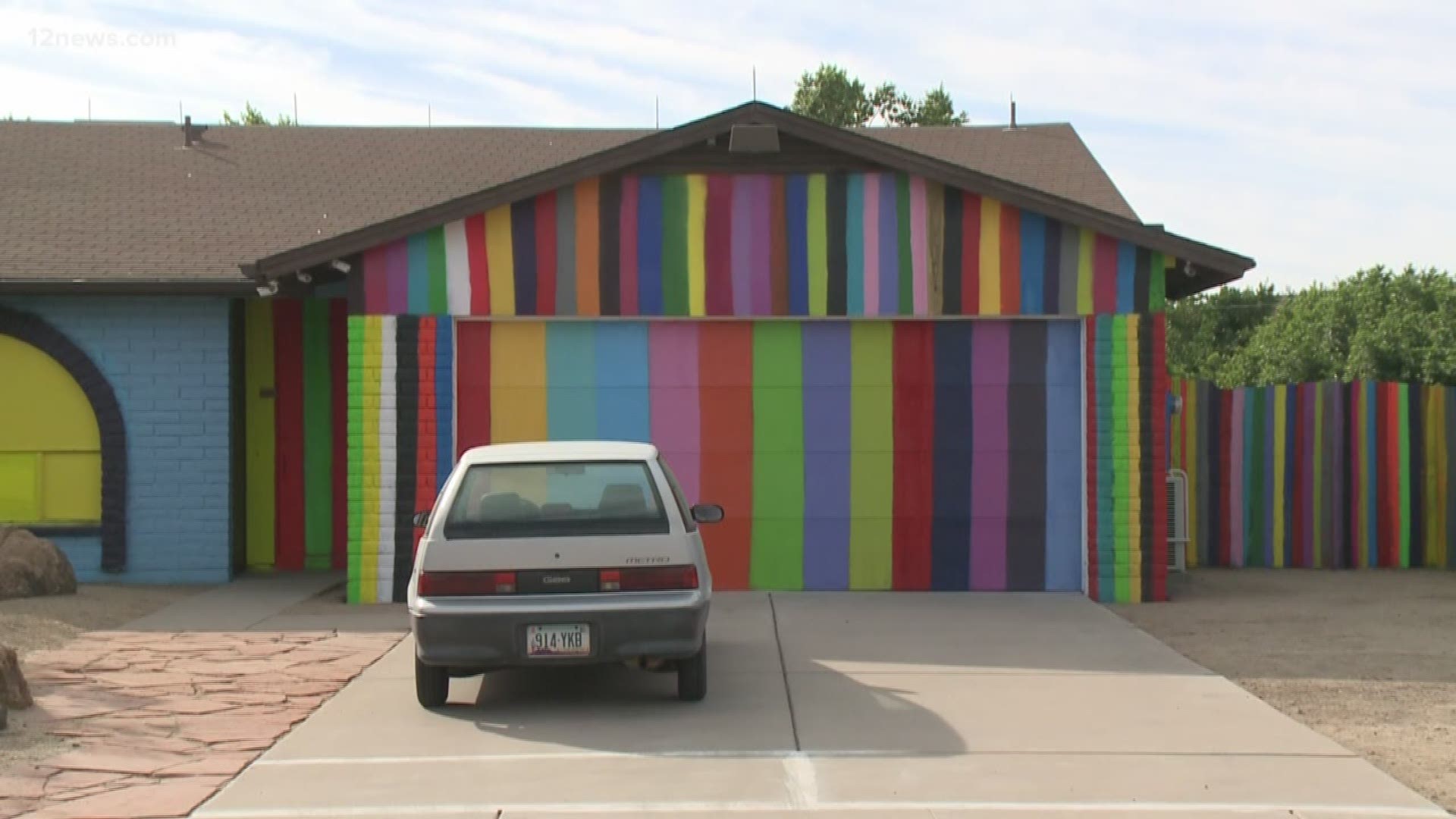 A colorfully painted house in Peoria is at the center of a fiery drama between neighbors. A fight that turned violent between the homeowner and his next door neighbor is leading to a court hearing next week.