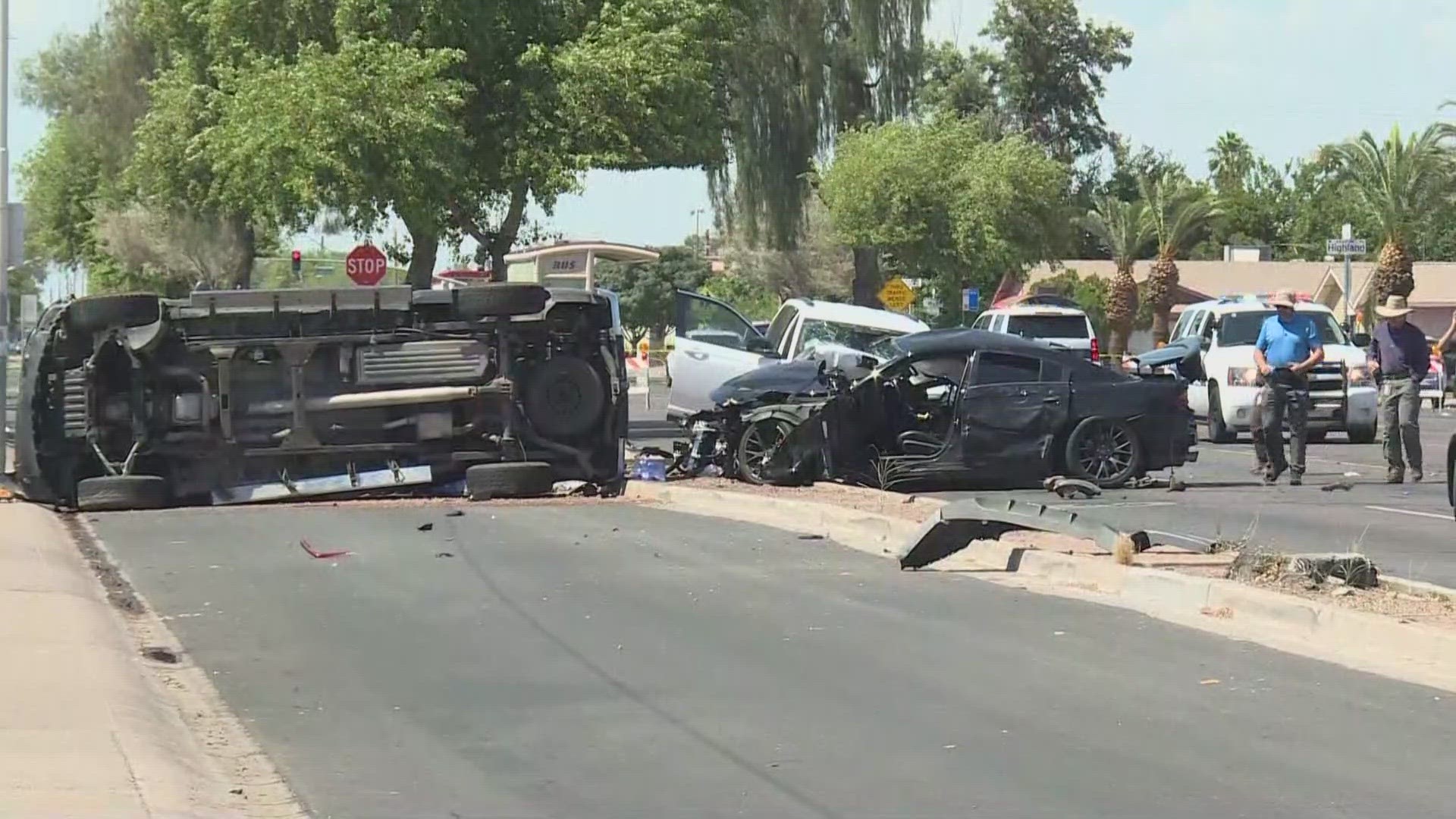 5-vehicle crash in west Phoenix leaves 1 dead, 9 hurt | 12news.com