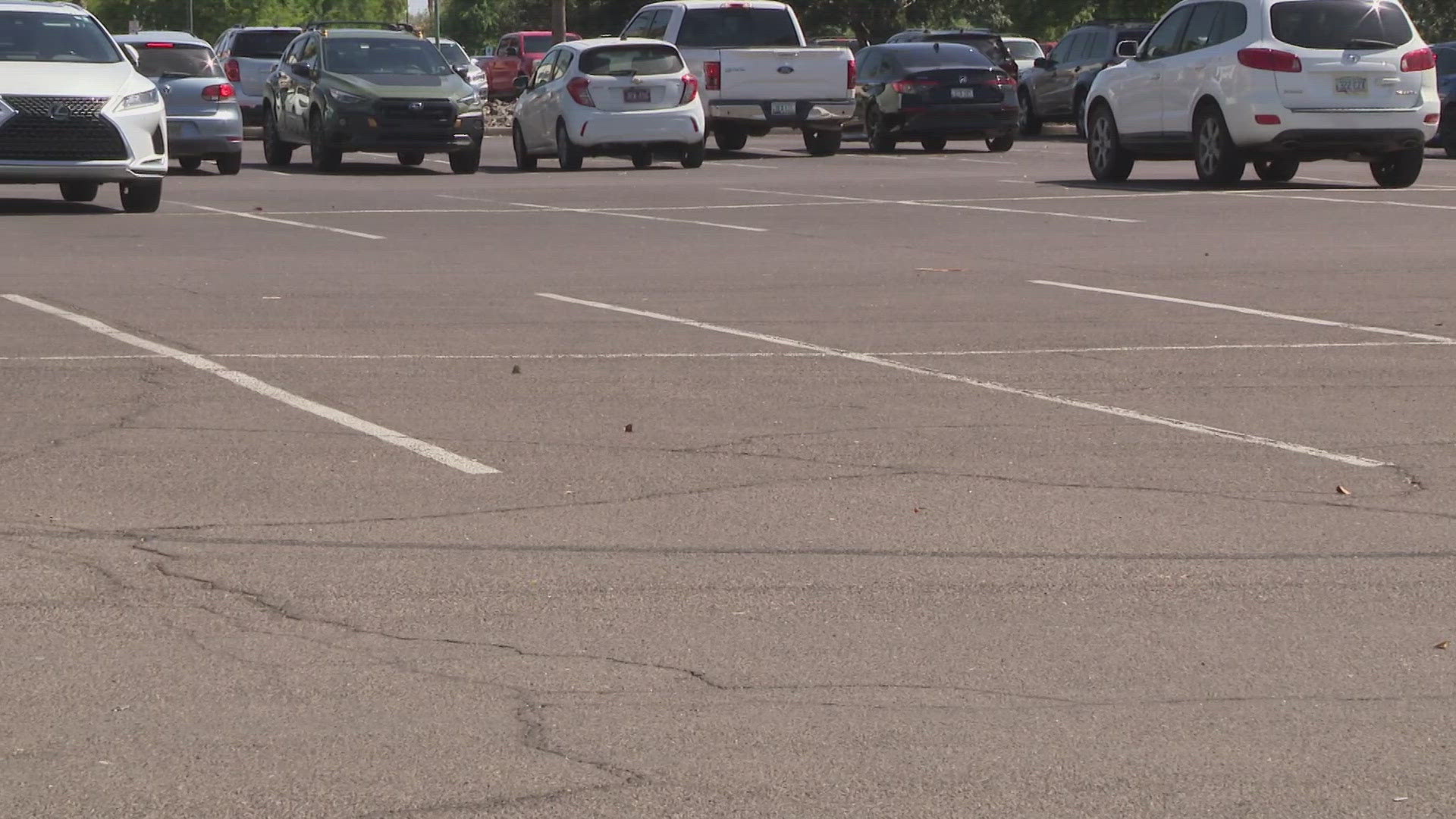 Mesa Police look for hit-and-run driver in crash that killed man in ...