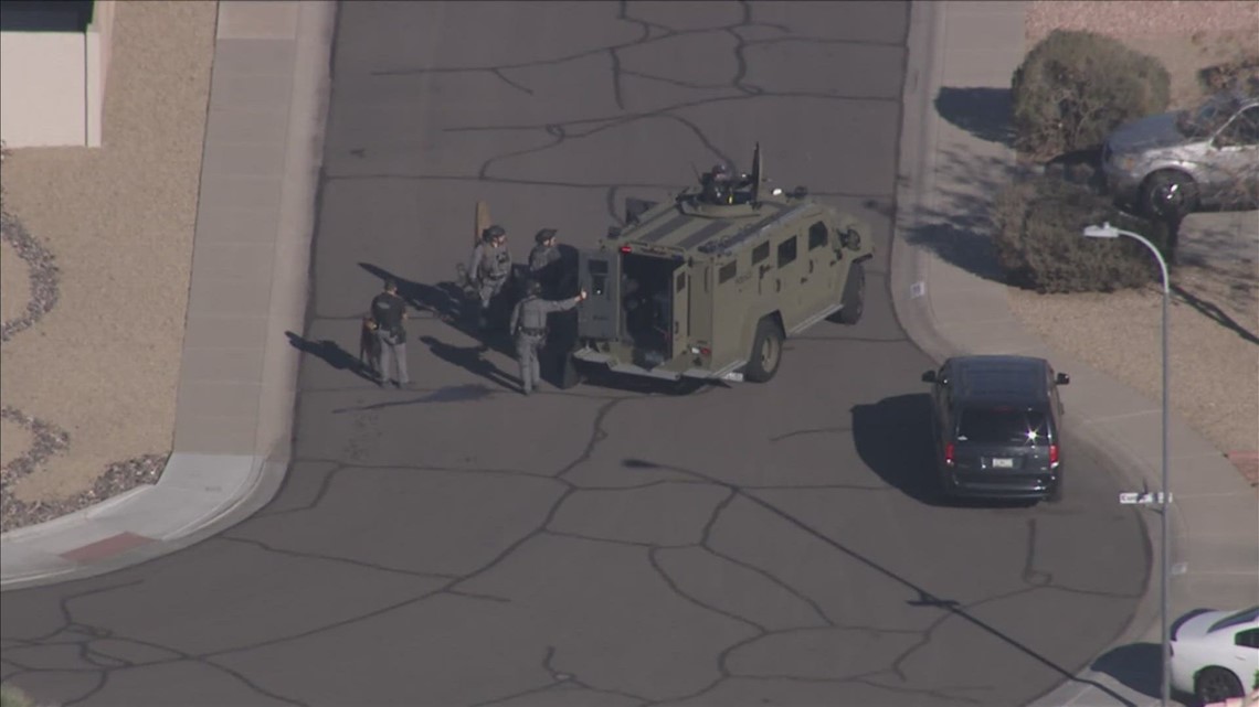1 injured, arrested following Peoria barricade situation
