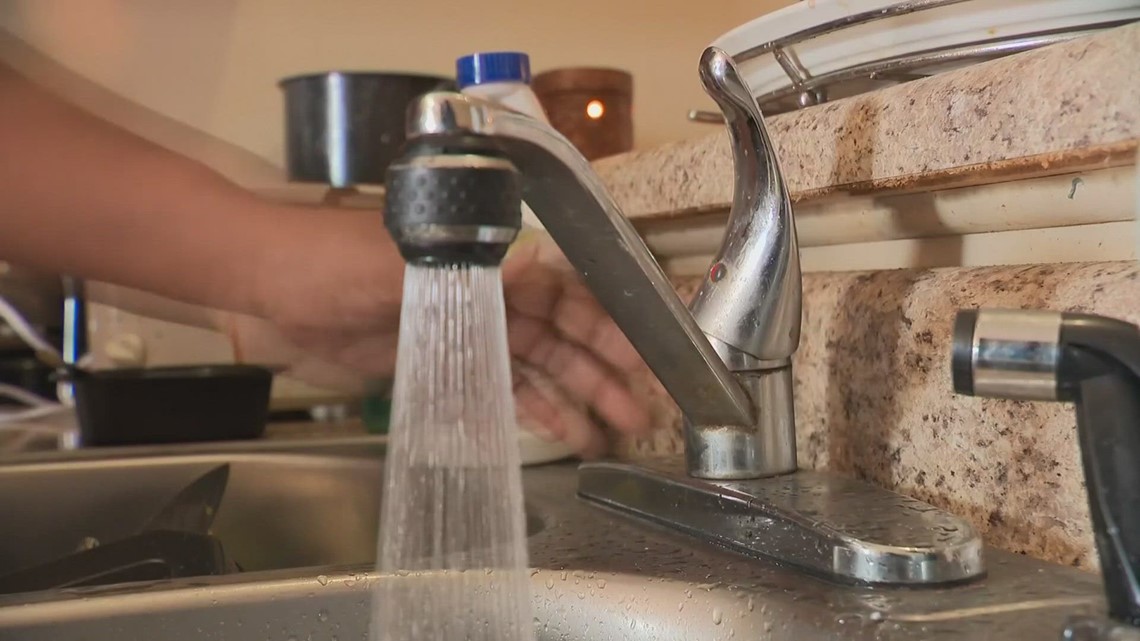 Pengguna air Phoenix menghadapi tagihan yang lebih tinggi jika mereka tidak menghemat