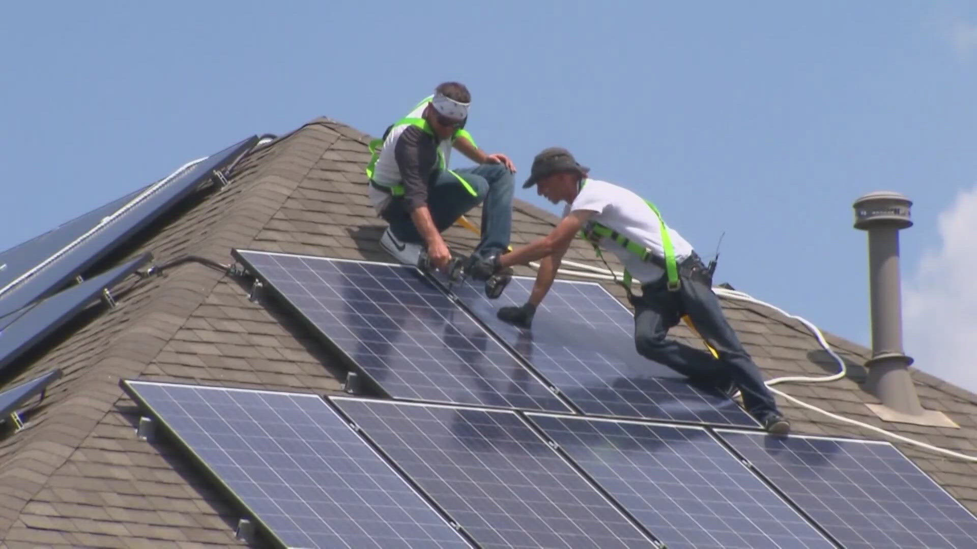 Commissioner Nick Myers filed a proposal Tuesday to reduce the price APS pays to future rooftop solar customers by 37% beginning Sept. 1