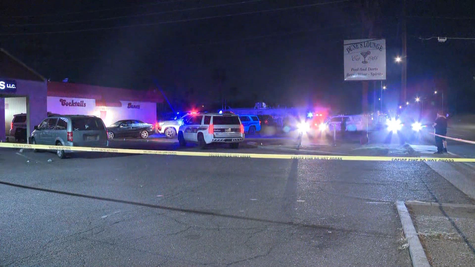 Alleged barricade situation underway at Phoenix bar