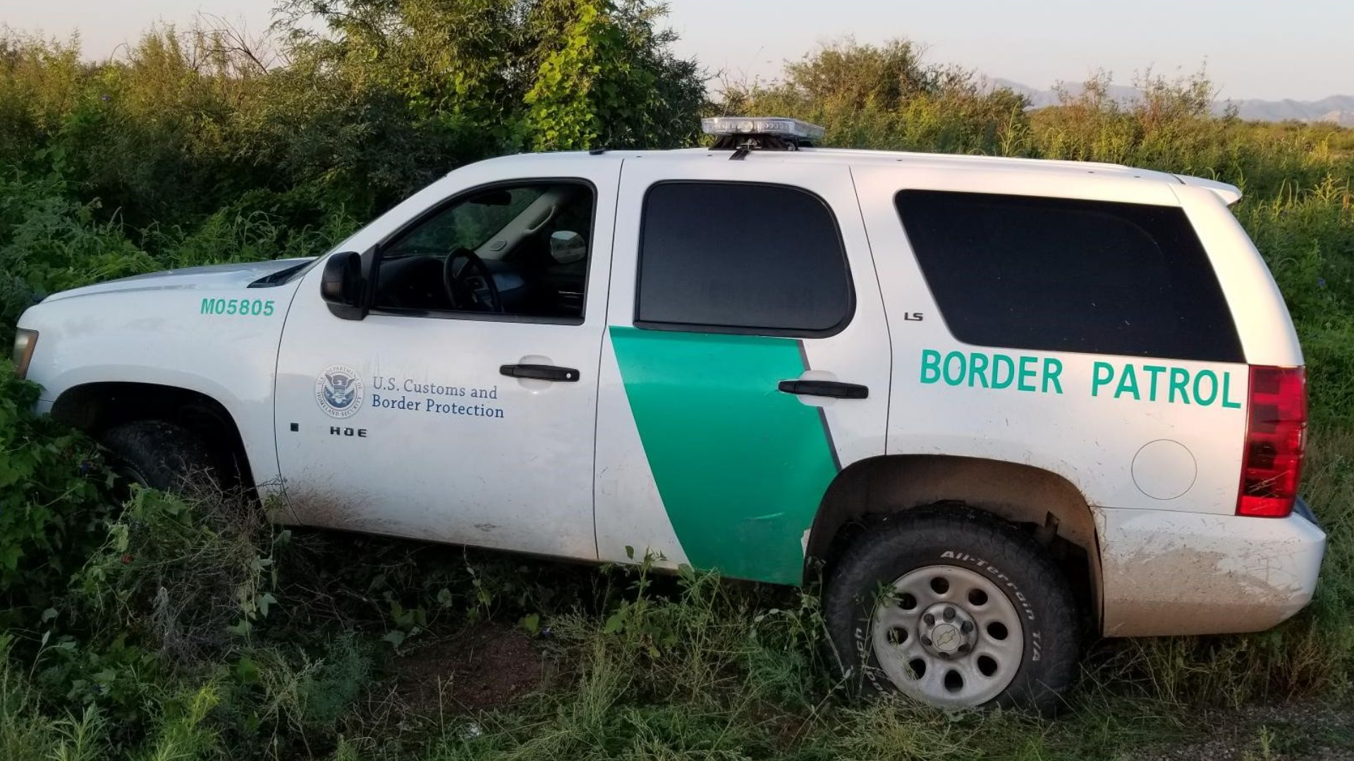 Smugglers and 10 migrants were busted by Border Patrol agents in Tucson using a fake Border Patrol vehicle. The smugglers even had fake uniforms on.