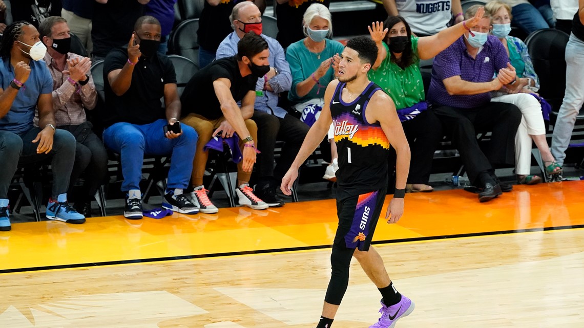 Suns: Deandre Ayton poked fun at Devin Booker with funny pregame shirt