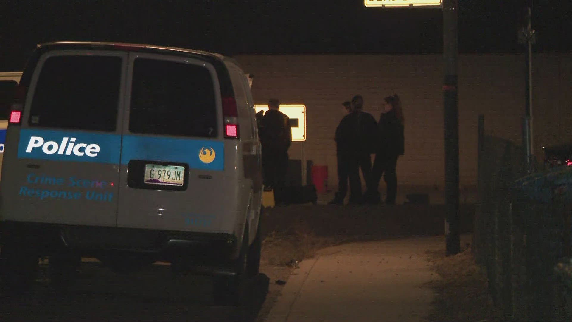 Police investigators are on scene near Loop 202 and 32nd Street for reports of a shallow grave.