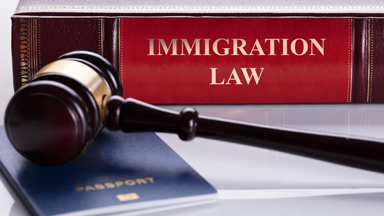 ¿A quiénes afecta la nueva regla de inmigración de ‘carga pública’? Más detalles aquí