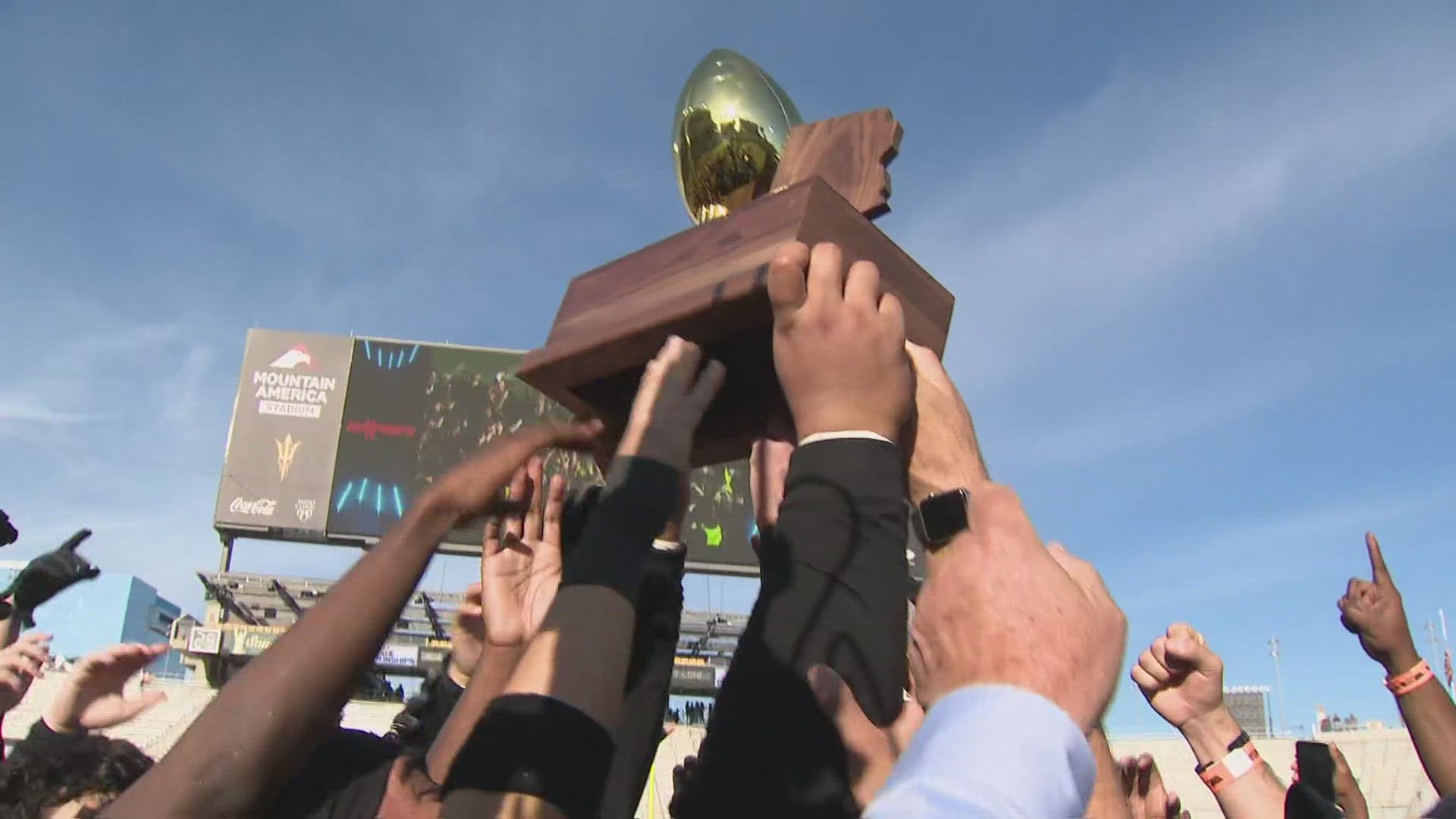 The Saguaro Sabercats won the 14th state title in school history by beating Red Mountain 40-20 in the 6A title game! Here are the highlights and postgame reaction