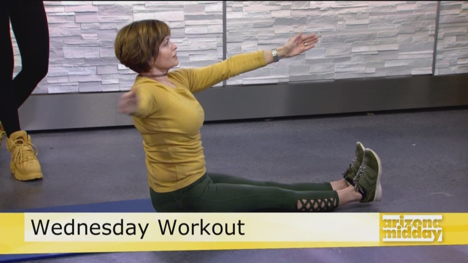 Personal Trainer Angela Jordan shows us five moves that will help you get lean and strong for those holiday pictures.