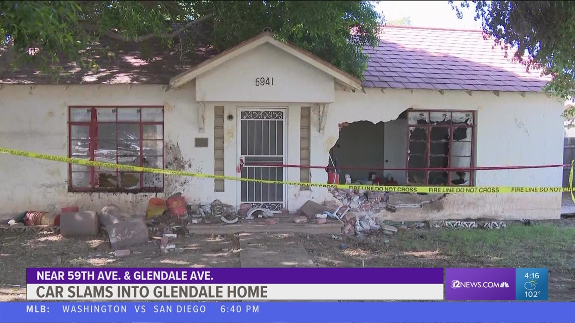 Car crashes into empty home in Glendale