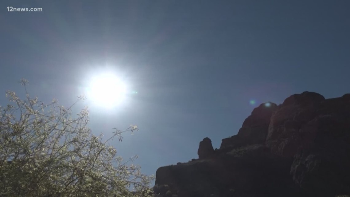 How are extreme heat warnings determined in Phoenix?