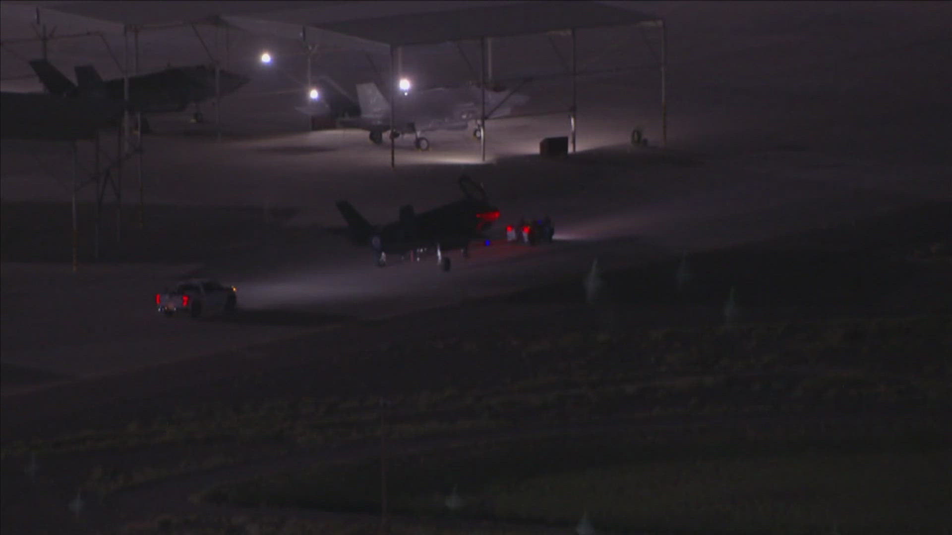 Pilot safe after plane experiences 'landing gear anomaly' at Luke Air Force Base