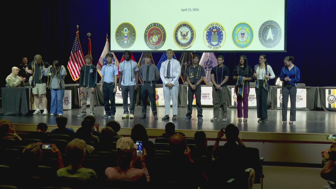 'A very good day': Perry High School seniors pledge military service