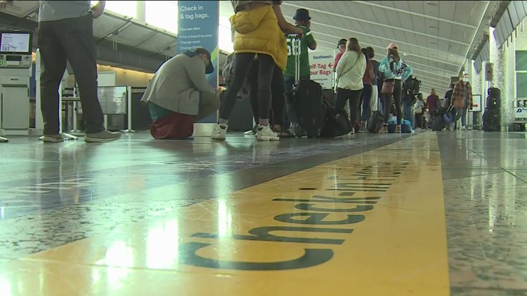 Sky Harbor airport expecting crowds as Labor Day travel begins