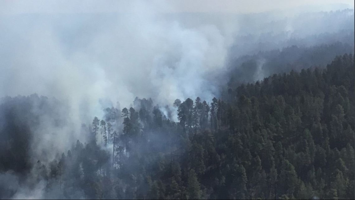 Nearly 500 firefighters battling 14,000-acre Rattlesnake Fire in ...